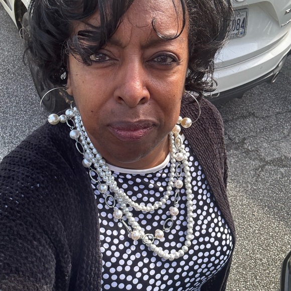 Meet your Posher, Melissa - Picture 2 of 5